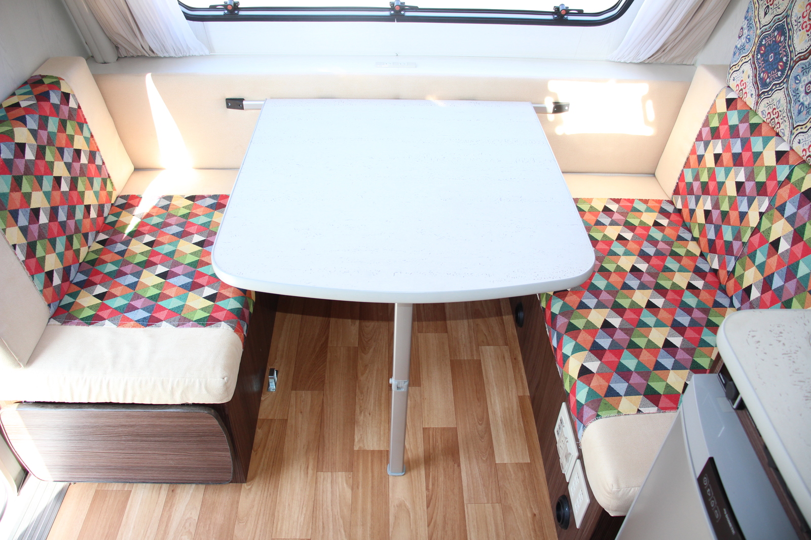 キャンピングカー トレーラー ｴｰｽｷｬﾗﾊﾞﾝ ｴｰｽ330DL家庭用ｴｱｺﾝ ﾘﾁｳﾑ