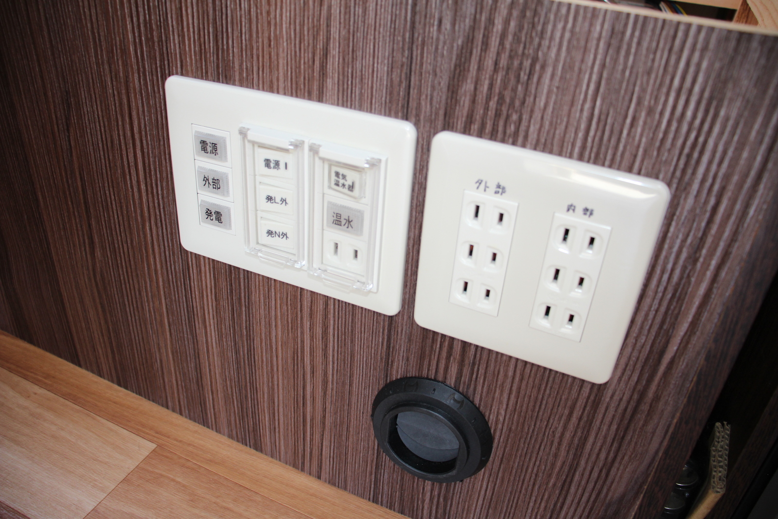 キャンピングカー トレーラー ｴｰｽｷｬﾗﾊﾞﾝ ｴｰｽ330DL家庭用ｴｱｺﾝ ﾘﾁｳﾑ