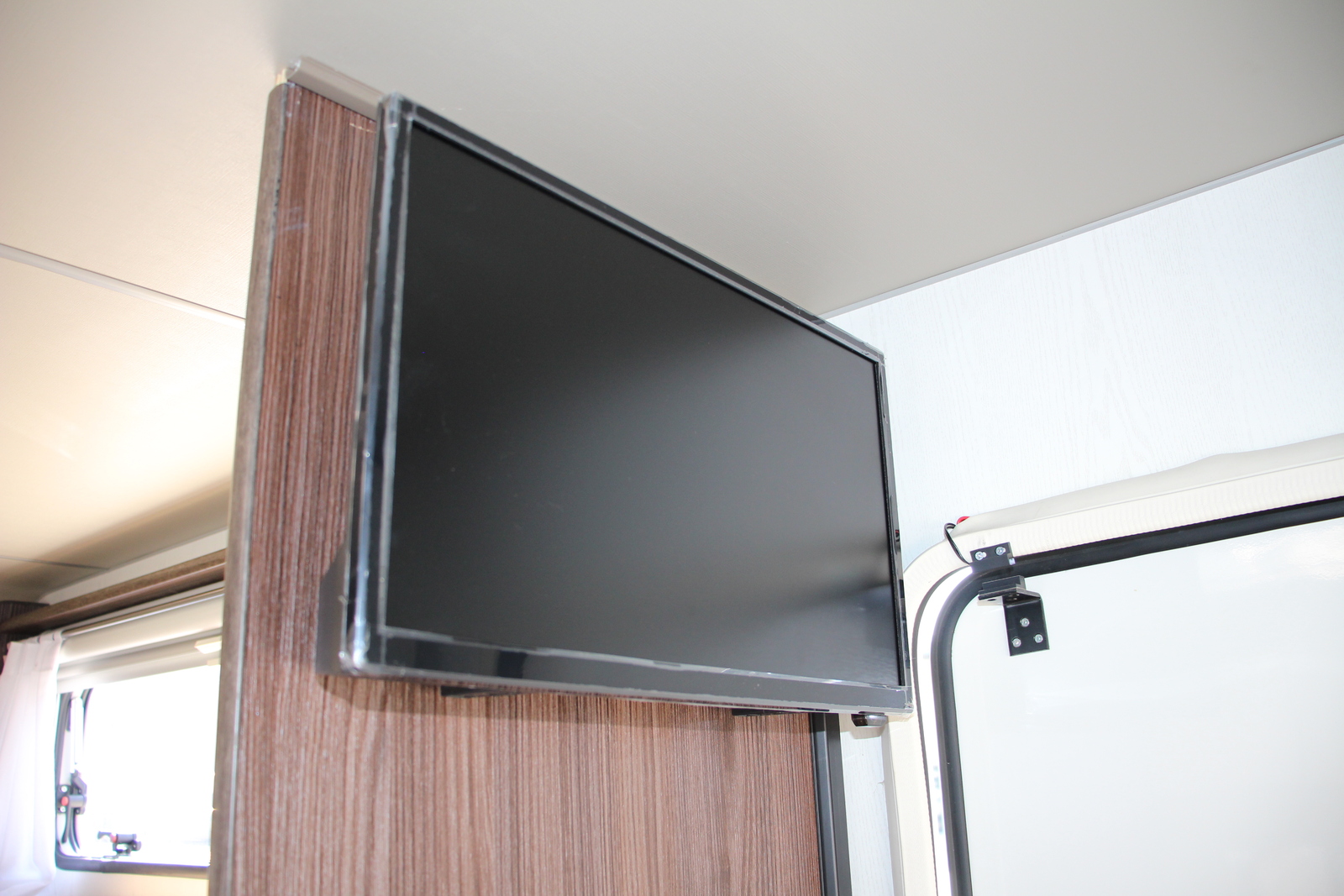 キャンピングカー トレーラー ｴｰｽｷｬﾗﾊﾞﾝ ｴｰｽ330DL家庭用ｴｱｺﾝ ﾘﾁｳﾑ