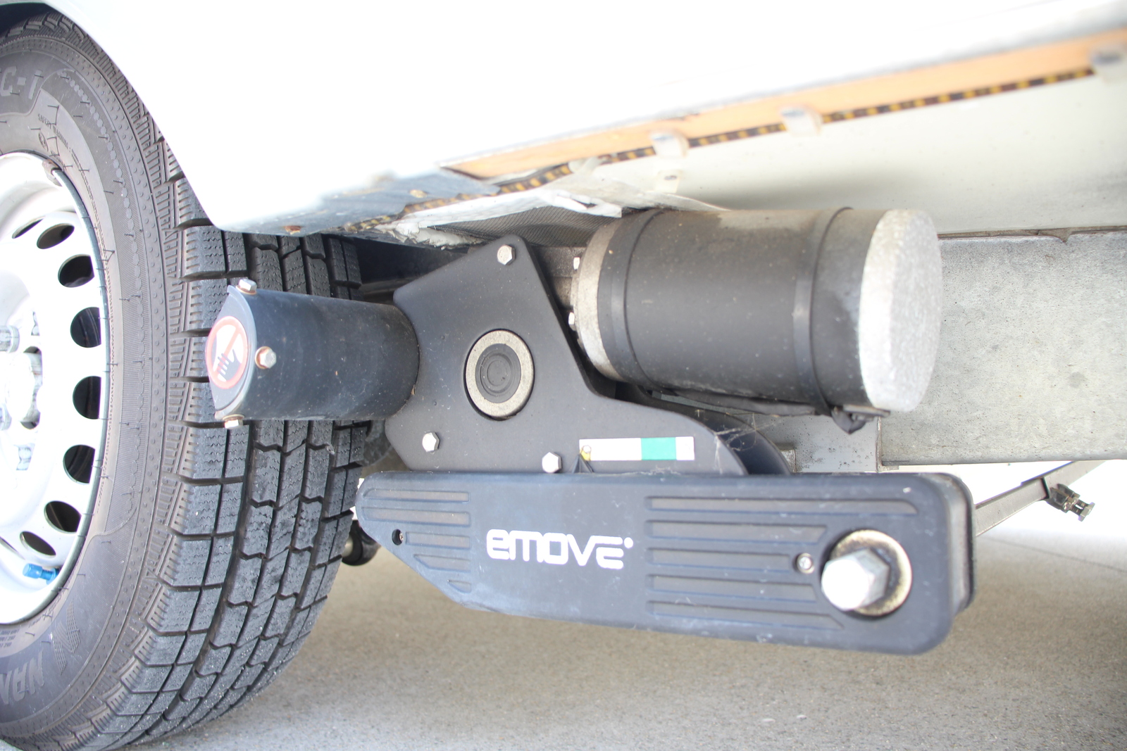 キャンピングカー トレーラー ｴｰｽｷｬﾗﾊﾞﾝ ｴｰｽ330DL家庭用ｴｱｺﾝ ﾘﾁｳﾑ