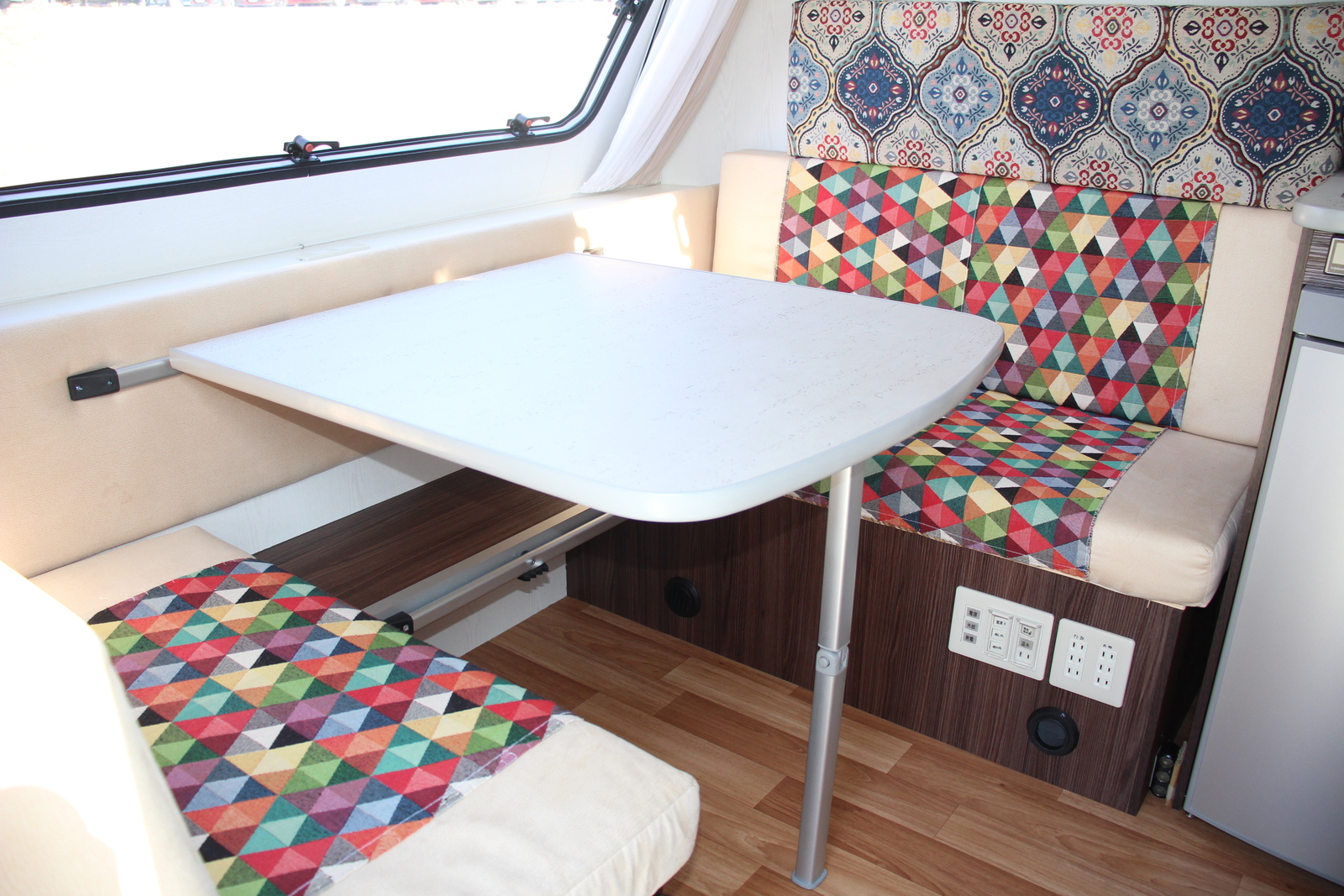 キャンピングカー トレーラー ｴｰｽｷｬﾗﾊﾞﾝ ｴｰｽ330DL家庭用ｴｱｺﾝ ﾘﾁｳﾑ