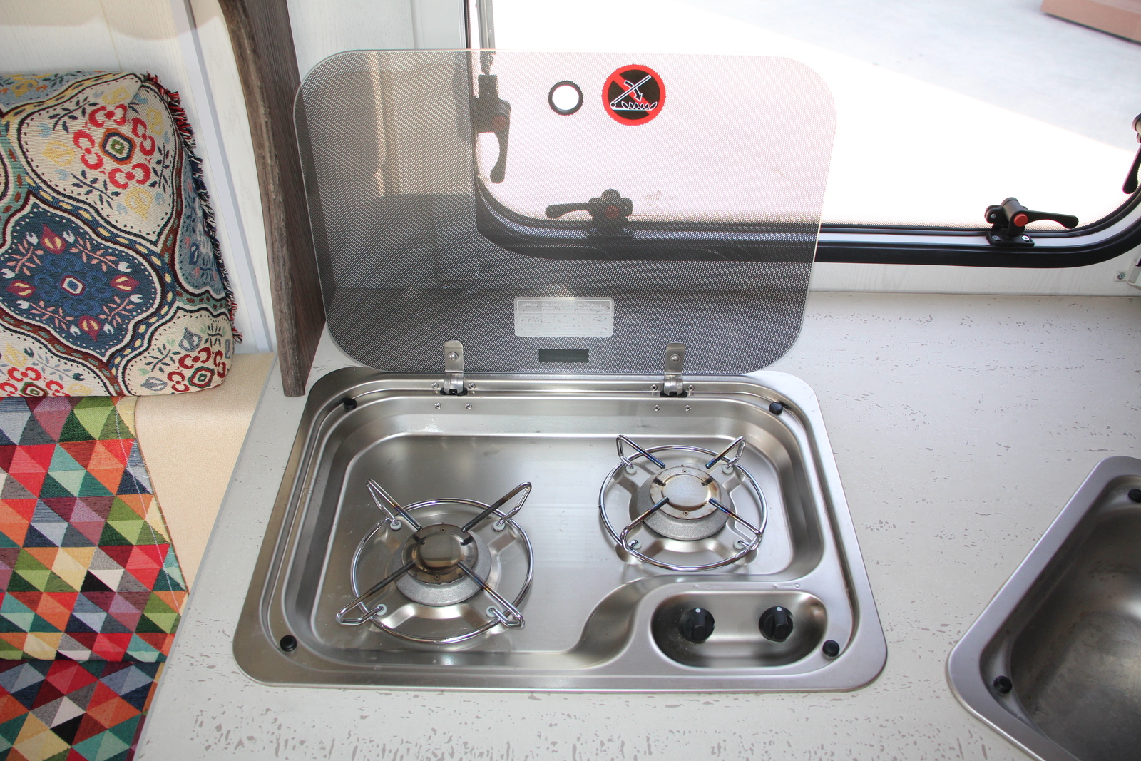 キャンピングカー トレーラー ｴｰｽｷｬﾗﾊﾞﾝ ｴｰｽ330DL家庭用ｴｱｺﾝ ﾘﾁｳﾑ