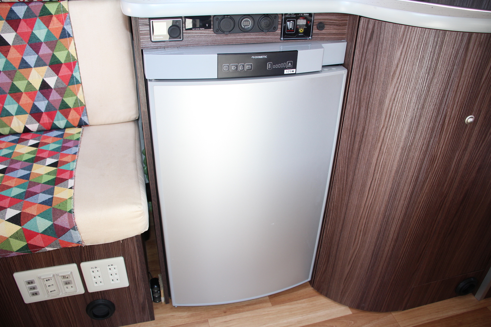 キャンピングカー トレーラー ｴｰｽｷｬﾗﾊﾞﾝ ｴｰｽ330DL家庭用ｴｱｺﾝ ﾘﾁｳﾑ