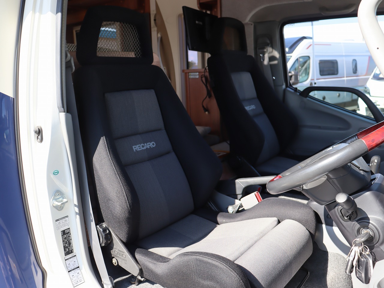 キャンピングカー キャブコン ｶﾑﾛｰﾄﾞ ﾅｯﾂRV ｸﾚｱ5.3Wｴﾎﾞﾘｭｰｼｮﾝ