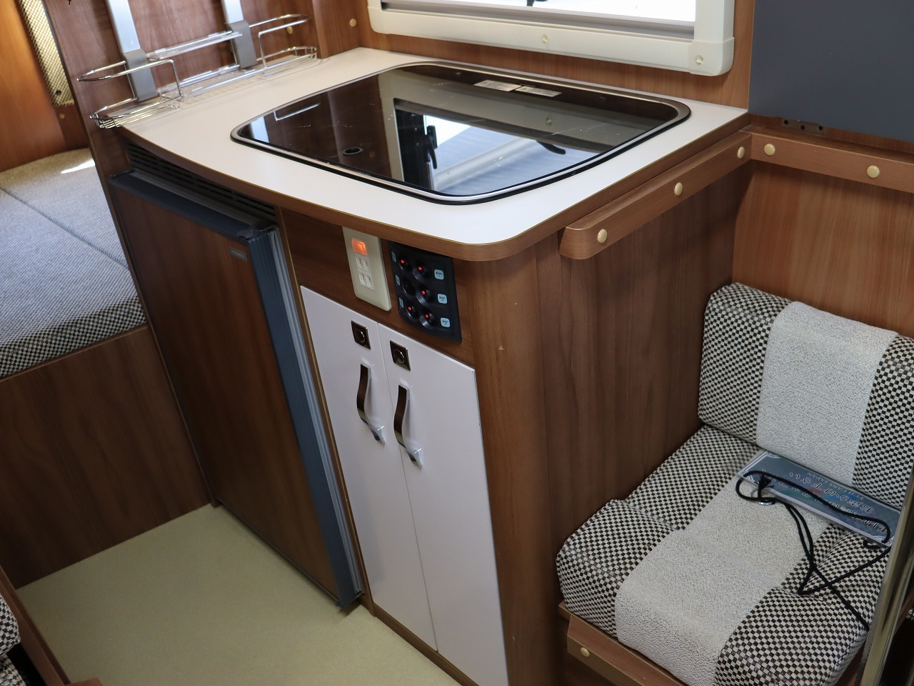 キャンピングカー キャブコン ｶﾑﾛｰﾄﾞ ﾅｯﾂRV ｸﾚｱ5.3Wｴﾎﾞﾘｭｰｼｮﾝ