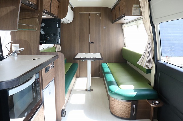 キャンピングカー バンコン ﾊｲｴｰｽ ﾚｸﾋﾞｨ ﾌﾟﾗｽSL 家庭用AC　4WD