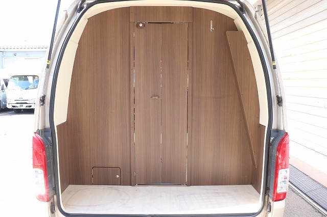 キャンピングカー バンコン ﾊｲｴｰｽ ﾚｸﾋﾞｨ ﾌﾟﾗｽSL 家庭用AC　4WD