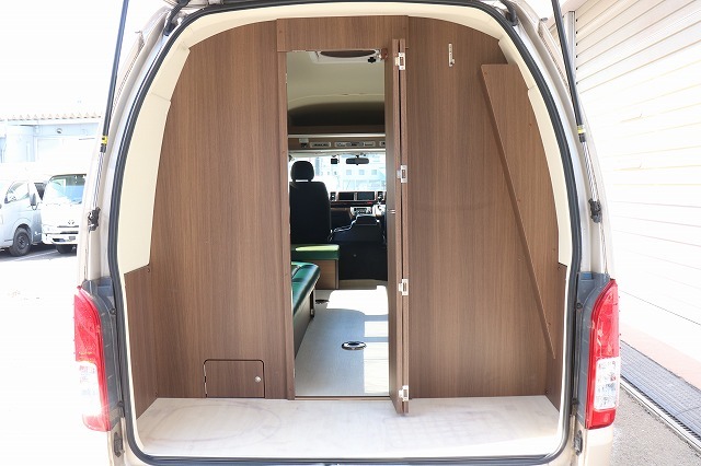 キャンピングカー バンコン ﾊｲｴｰｽ ﾚｸﾋﾞｨ ﾌﾟﾗｽSL 家庭用AC　4WD