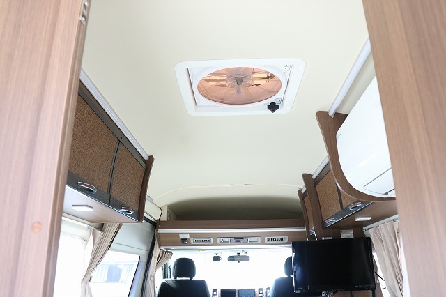 キャンピングカー バンコン ﾊｲｴｰｽ ﾚｸﾋﾞｨ ﾌﾟﾗｽSL 家庭用AC　4WD