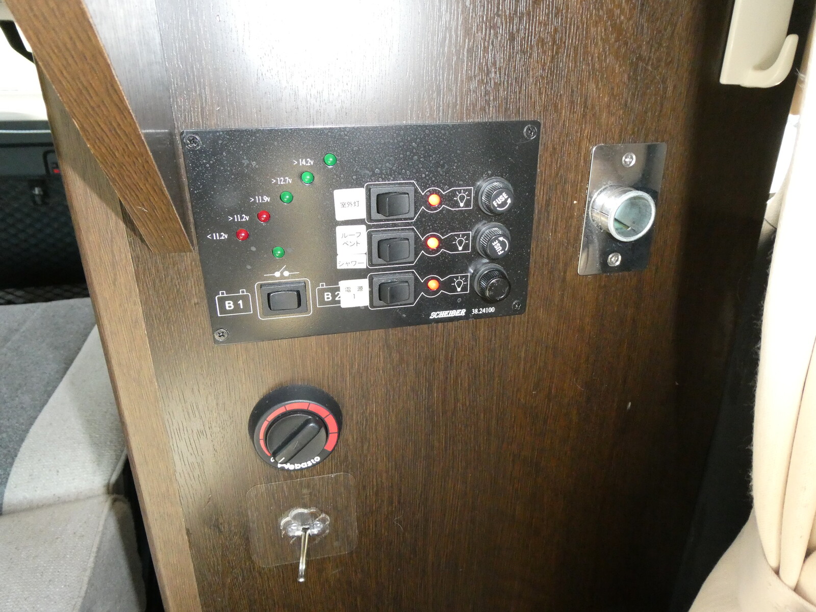 キャンピングカー バンコン ﾐｽﾃｨｯｸ　ｳｨﾝﾋﾟｭｱ　FF　外部充電　ｲﾝﾊﾞｰﾀｰ