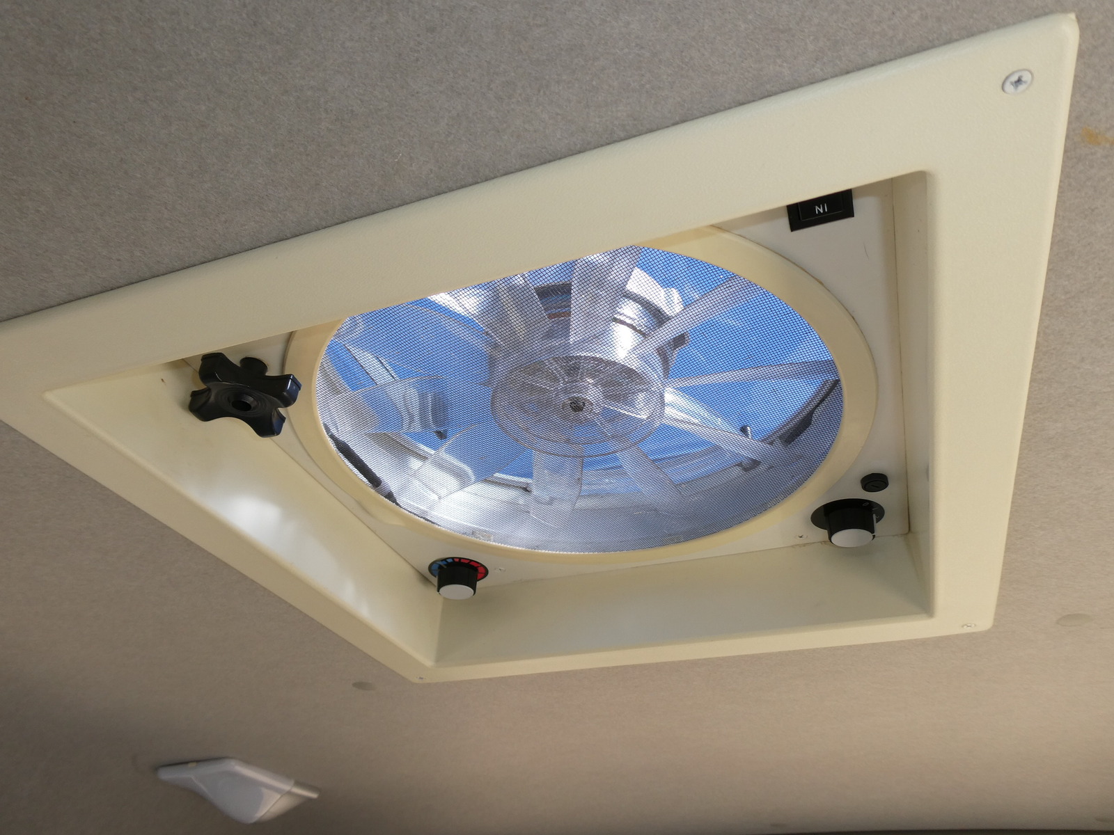 キャンピングカー バンコン ﾐｽﾃｨｯｸ　ｳｨﾝﾋﾟｭｱ　FF　外部充電　ｲﾝﾊﾞｰﾀｰ