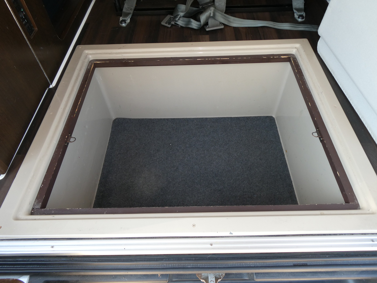 キャンピングカー バンコン ﾐｽﾃｨｯｸ　ｳｨﾝﾋﾟｭｱ　FF　外部充電　ｲﾝﾊﾞｰﾀｰ