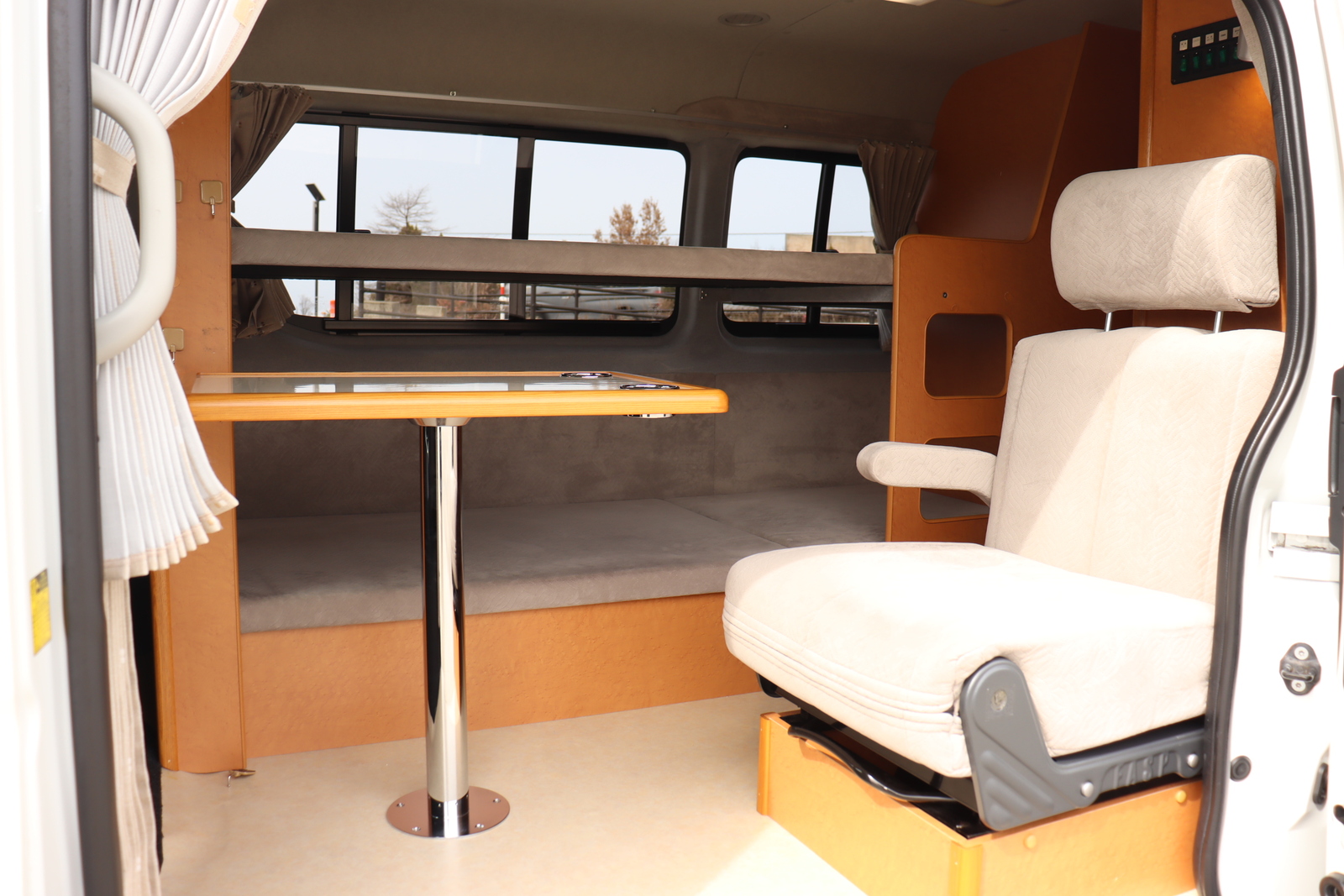 キャンピングカー バンコン ﾊｲｴｰｽ OMC製　北斗 4WD