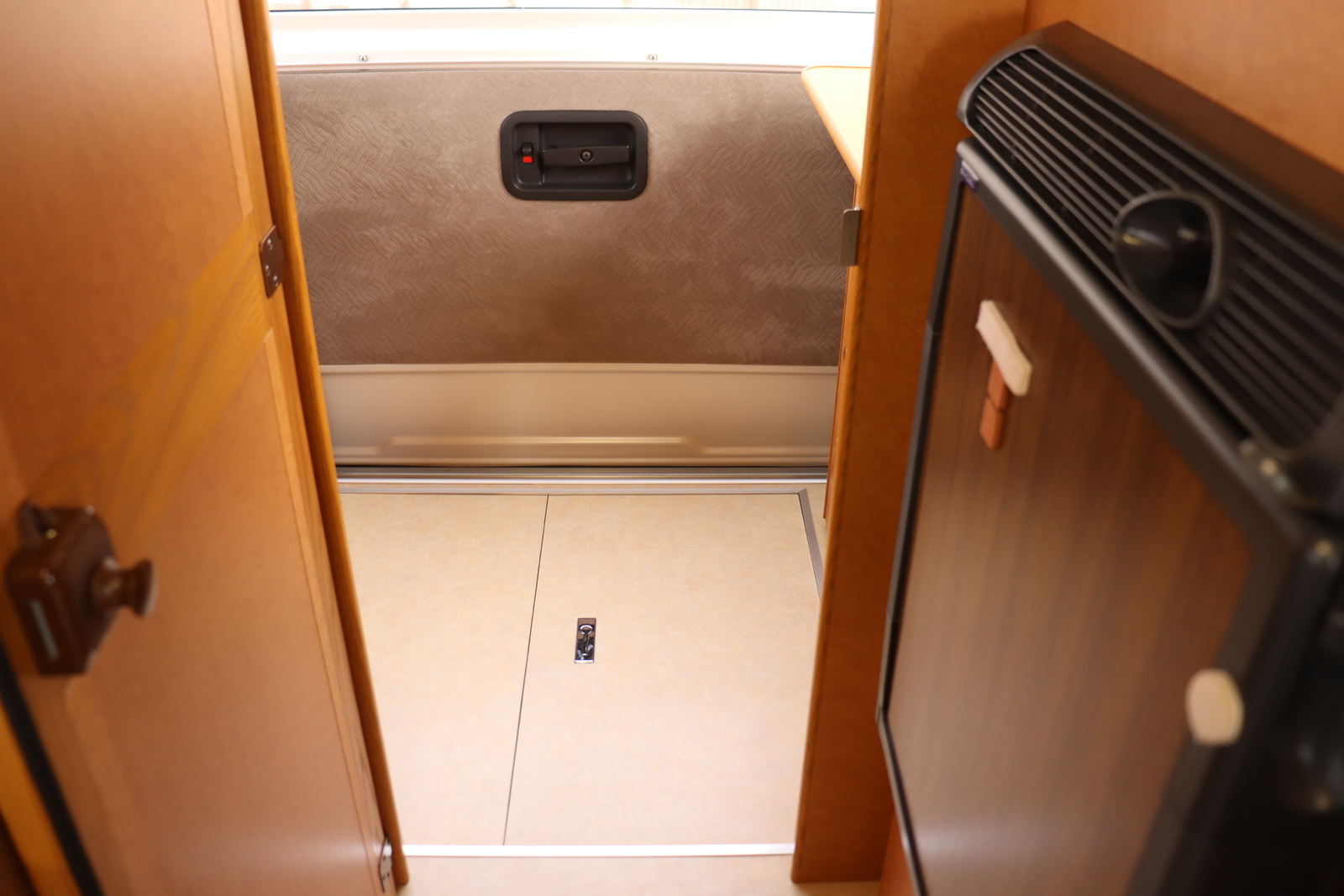 キャンピングカー バンコン ﾊｲｴｰｽ OMC製　北斗 4WD