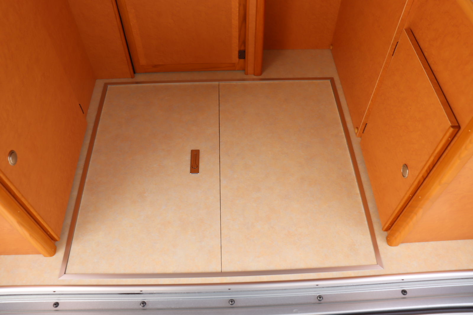 キャンピングカー バンコン ﾊｲｴｰｽ OMC製　北斗 4WD