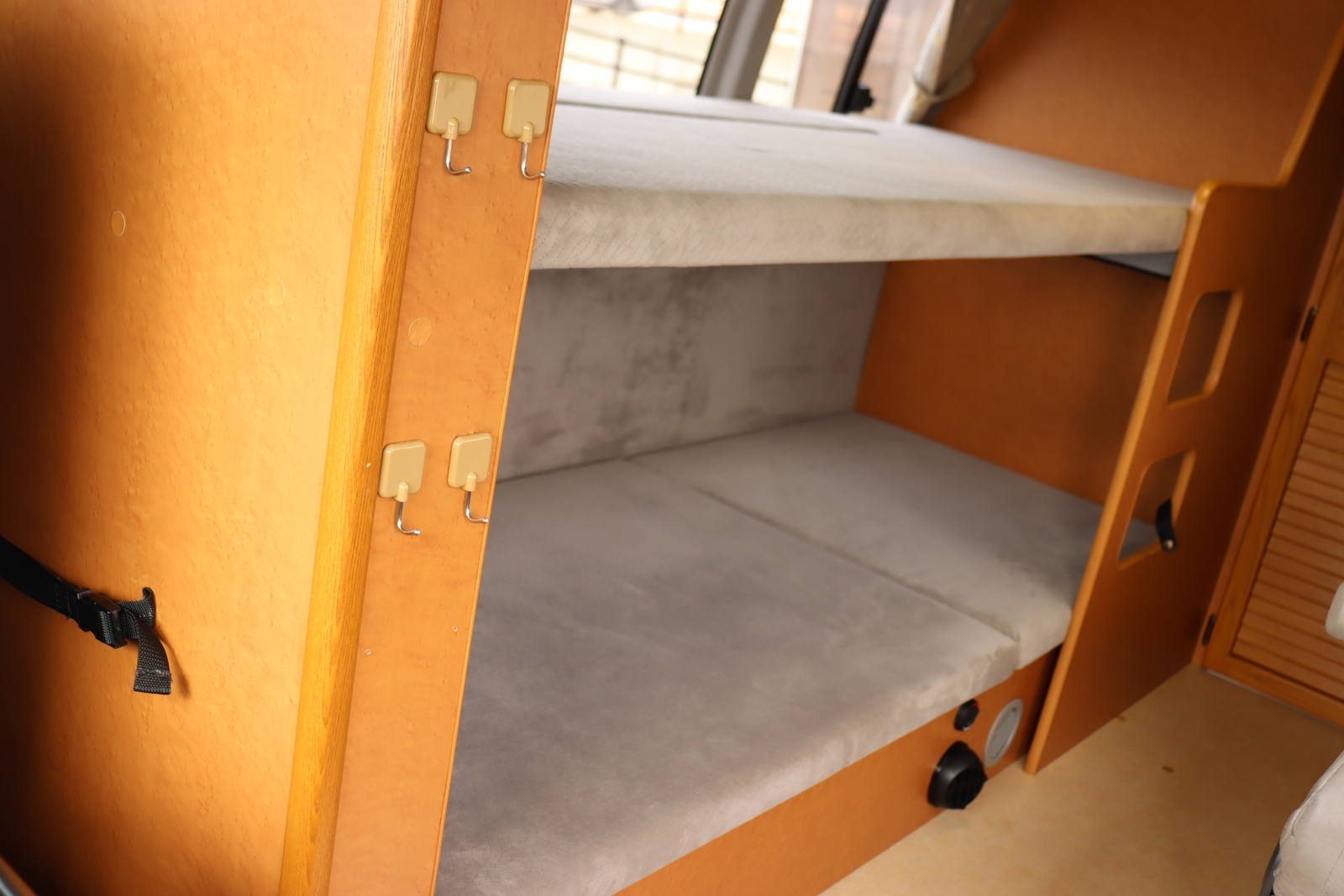 キャンピングカー バンコン ﾊｲｴｰｽ OMC製　北斗 4WD