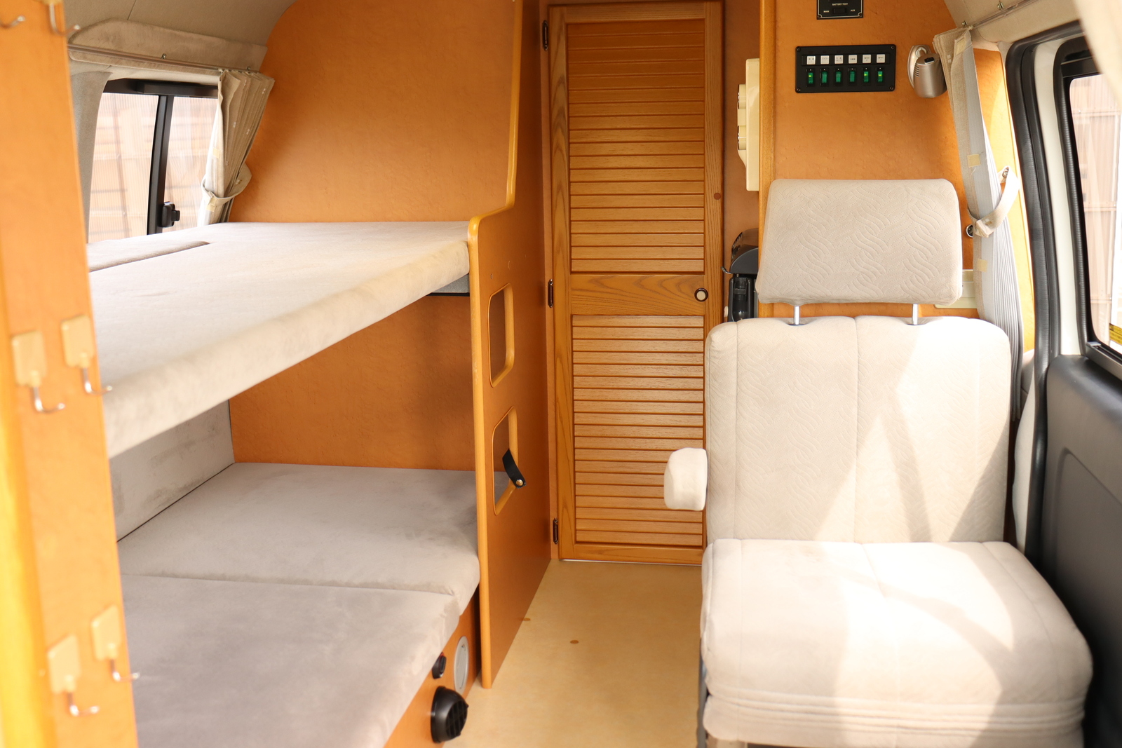 キャンピングカー バンコン ﾊｲｴｰｽ OMC製　北斗 4WD