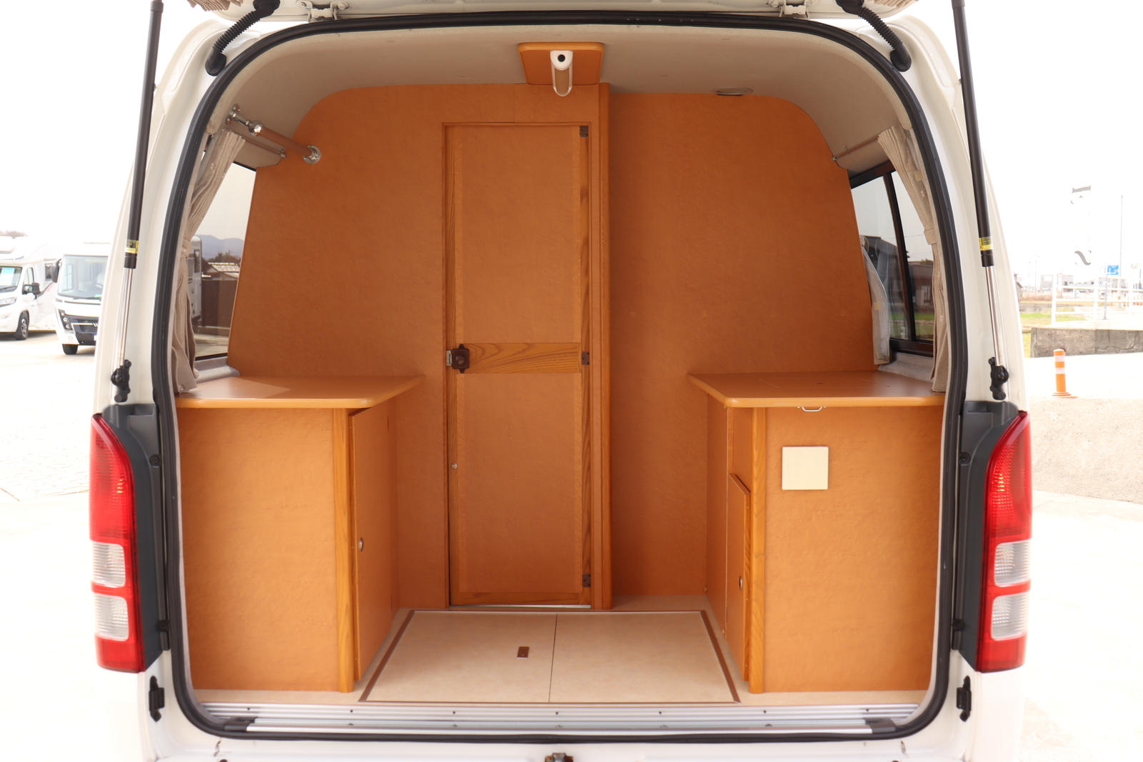 キャンピングカー バンコン ﾊｲｴｰｽ OMC製　北斗 4WD