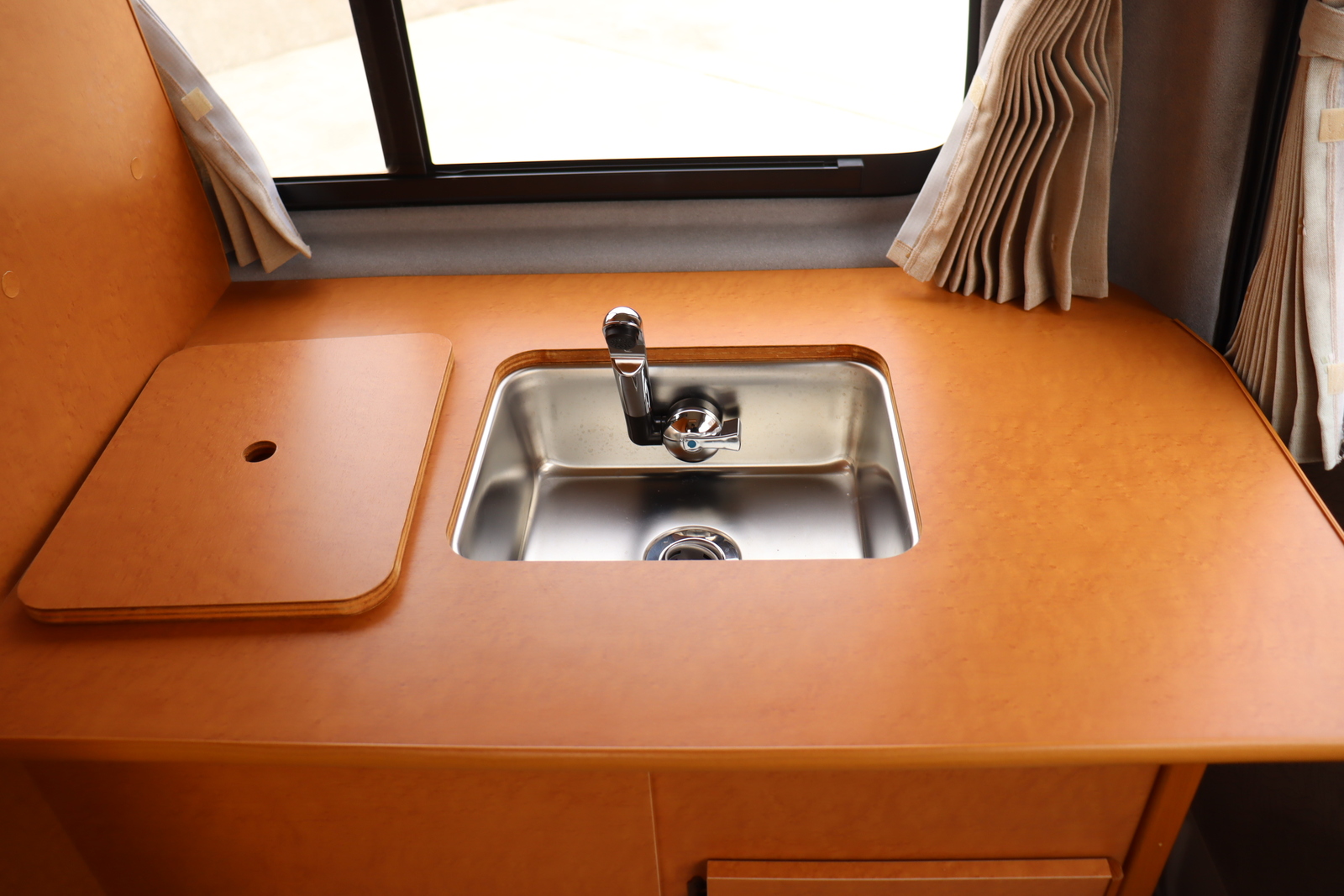 キャンピングカー バンコン ﾊｲｴｰｽ OMC製　北斗 4WD