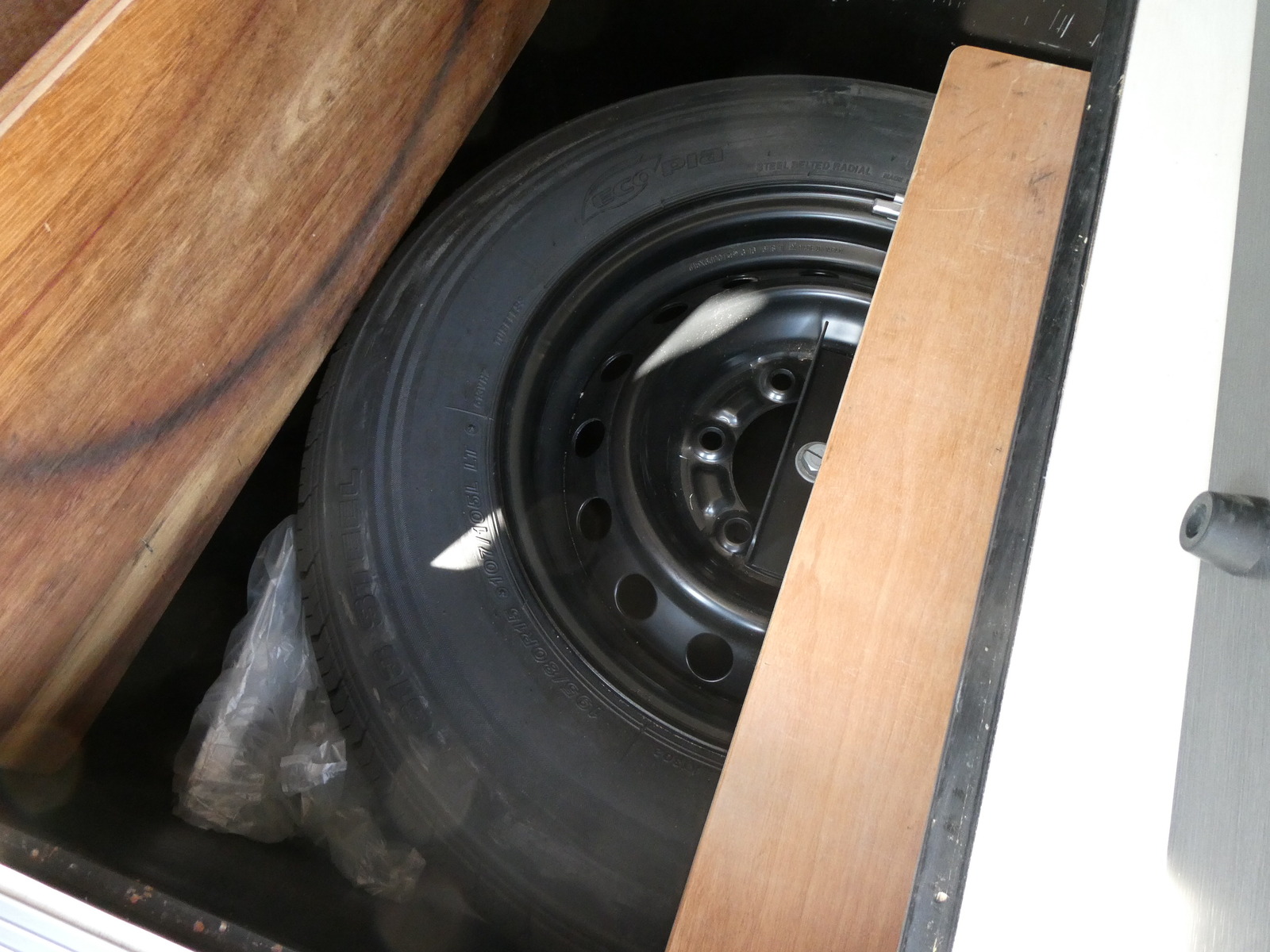 キャンピングカー バンコン ﾘﾝｴｲ　ﾌｧｼｰﾙﾊﾞｶﾝﾁｪｽ　MOMO　ｿｰﾗｰﾊﾟﾈﾙ