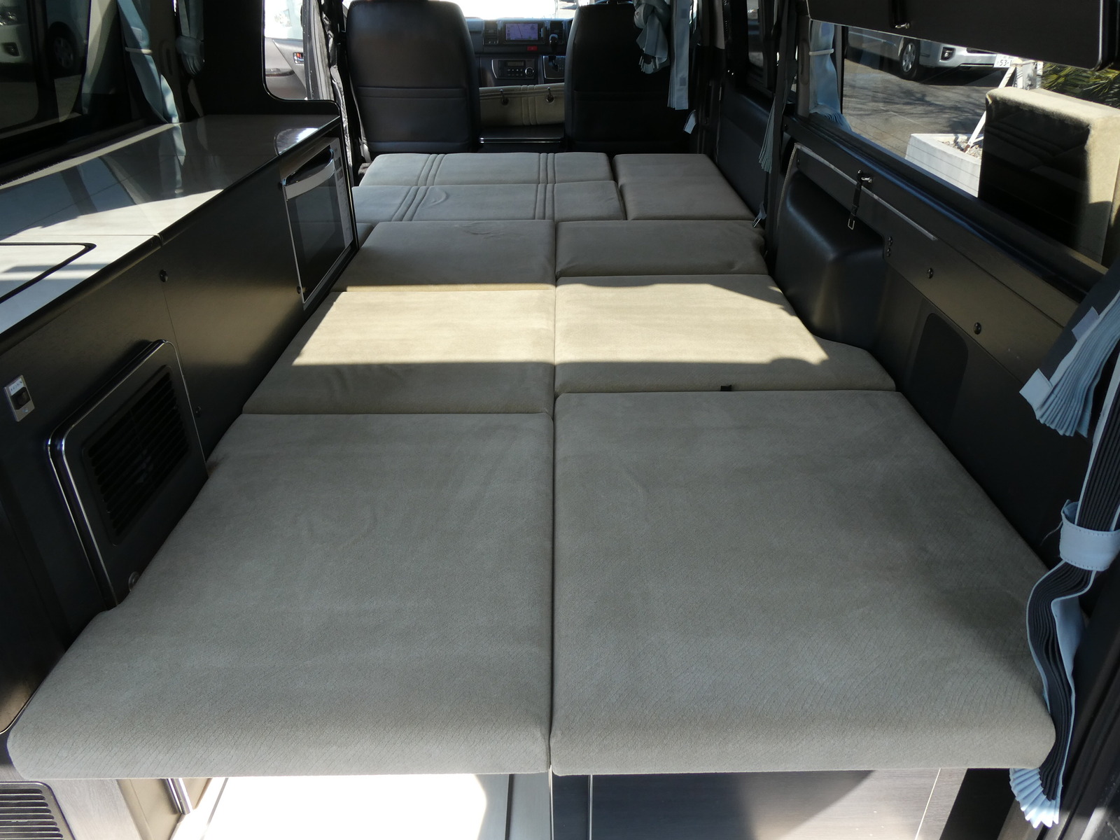 キャンピングカー バンコン ﾘﾝｴｲ　ﾌｧｼｰﾙﾊﾞｶﾝﾁｪｽ　MOMO　ｿｰﾗｰﾊﾟﾈﾙ