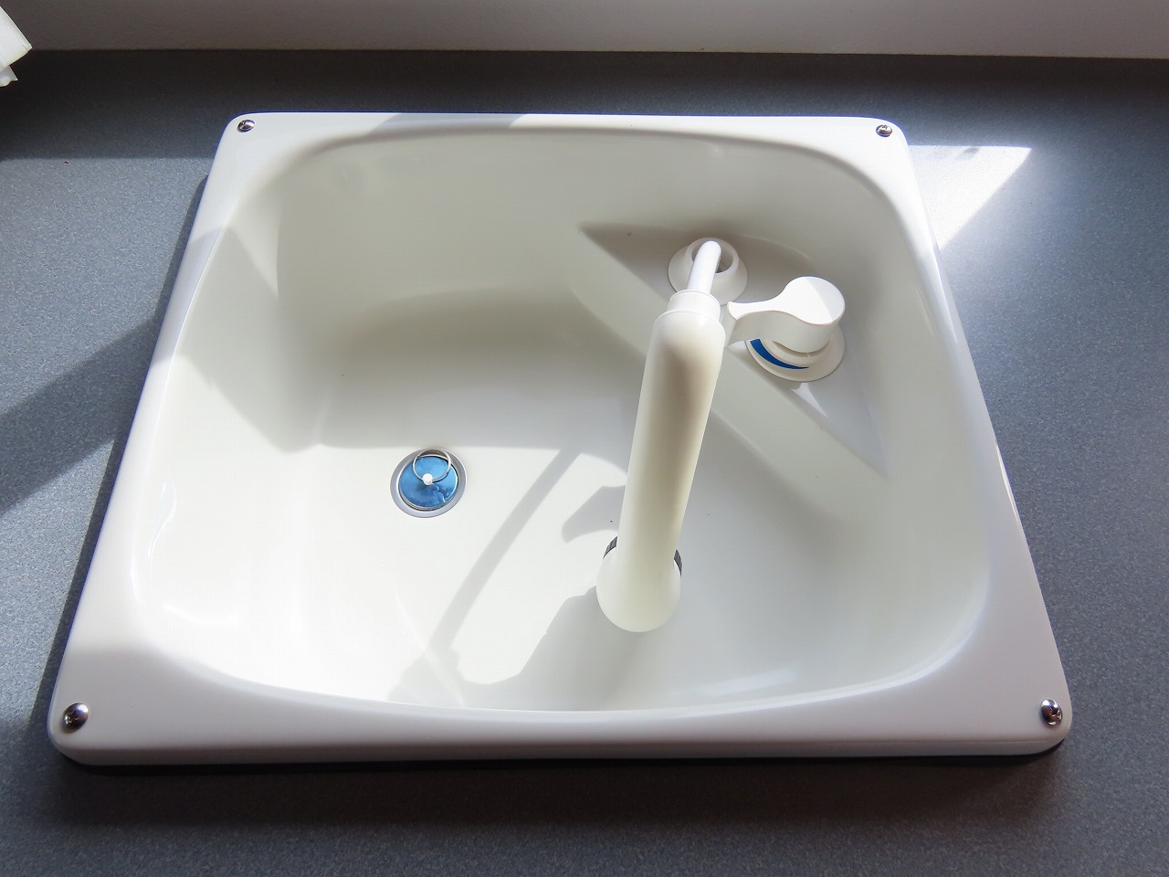 キャンピングカー キャブコン ﾎﾞﾝｺﾞ AtoZ製　ｱﾐﾃｨ　ﾎﾞｽｺ