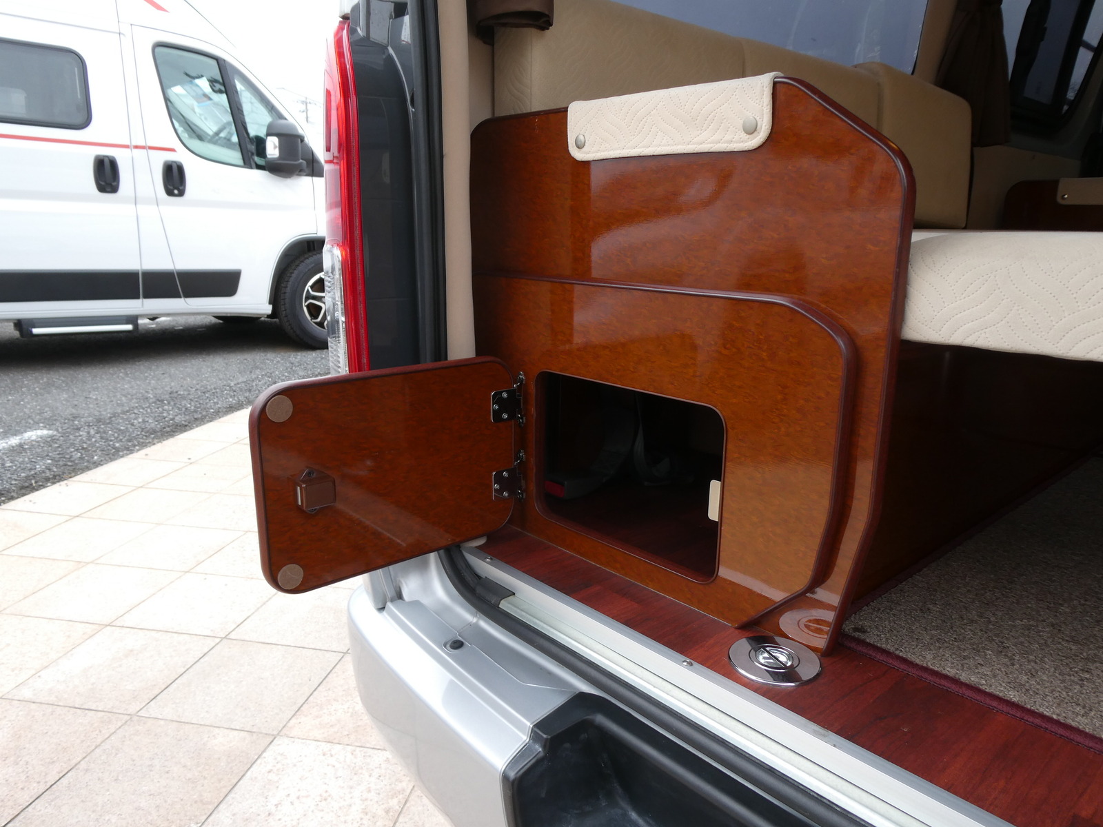 キャンピングカー バンコン FOCS　DSｺﾝﾊﾟｸﾄ　軽油4WD　FFﾋｰﾀｰ　冷蔵庫