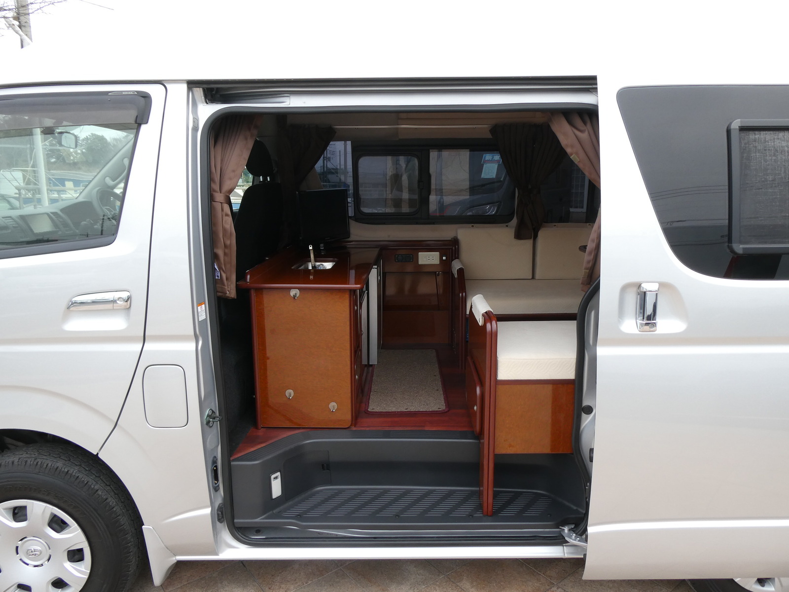 キャンピングカー バンコン FOCS　DSｺﾝﾊﾟｸﾄ　軽油4WD　FFﾋｰﾀｰ　冷蔵庫