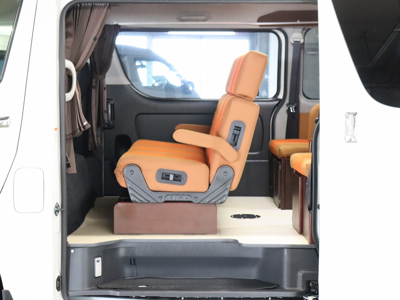 キャンピングカー バンコン ﾊｲｴｰｽ OMC ﾂｱｰｽﾞﾜｲﾄﾞ 4WD　ｻﾌﾞBT