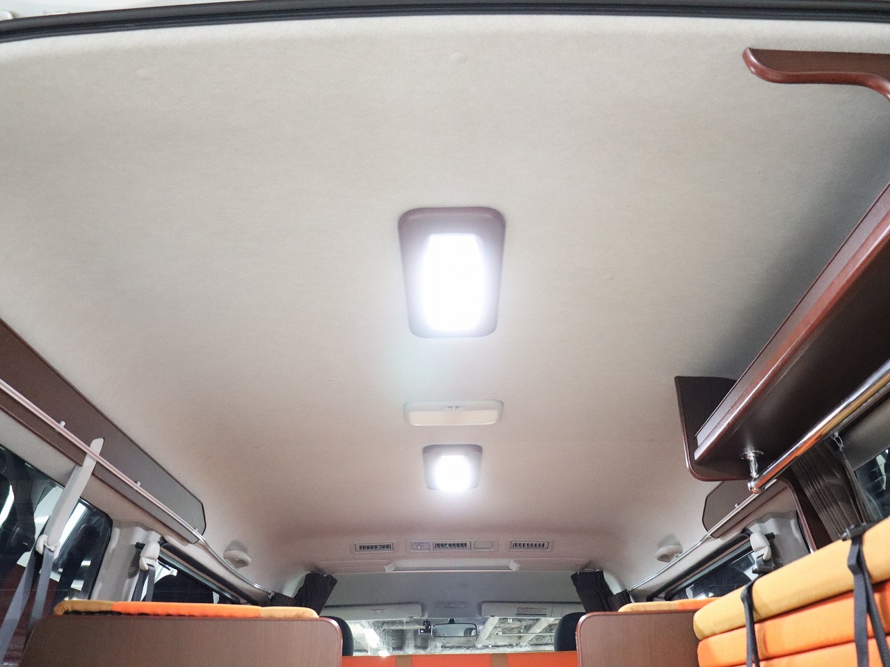 キャンピングカー バンコン ﾊｲｴｰｽ OMC ﾂｱｰｽﾞﾜｲﾄﾞ 4WD　ｻﾌﾞBT