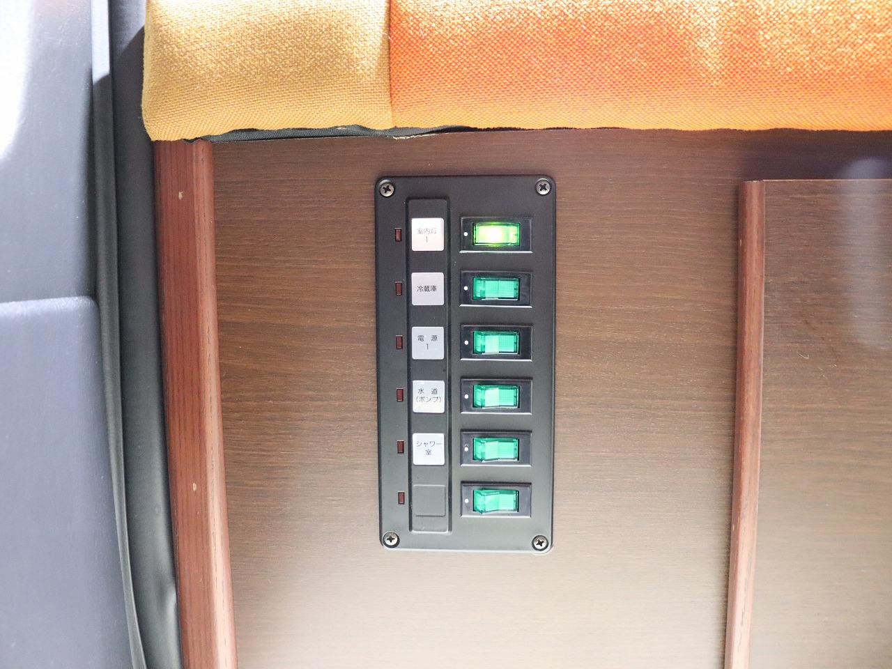 キャンピングカー バンコン ﾊｲｴｰｽ OMC ﾂｱｰｽﾞﾜｲﾄﾞ 4WD　ｻﾌﾞBT