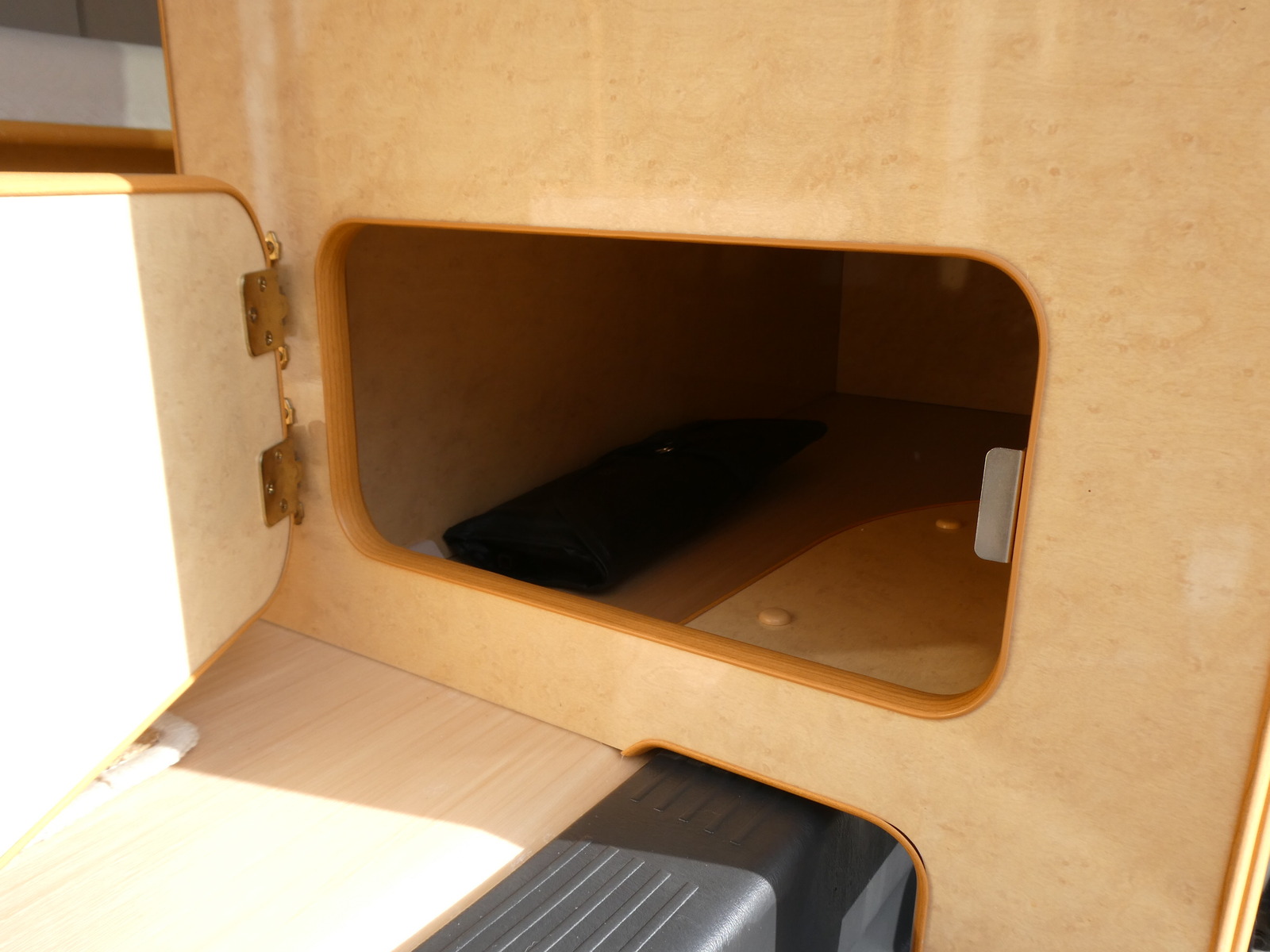 キャンピングカー バンコン FOCS　DSｺﾝﾊﾟｸﾄ　FF　350Wｲﾝﾊﾞｰﾀｰ