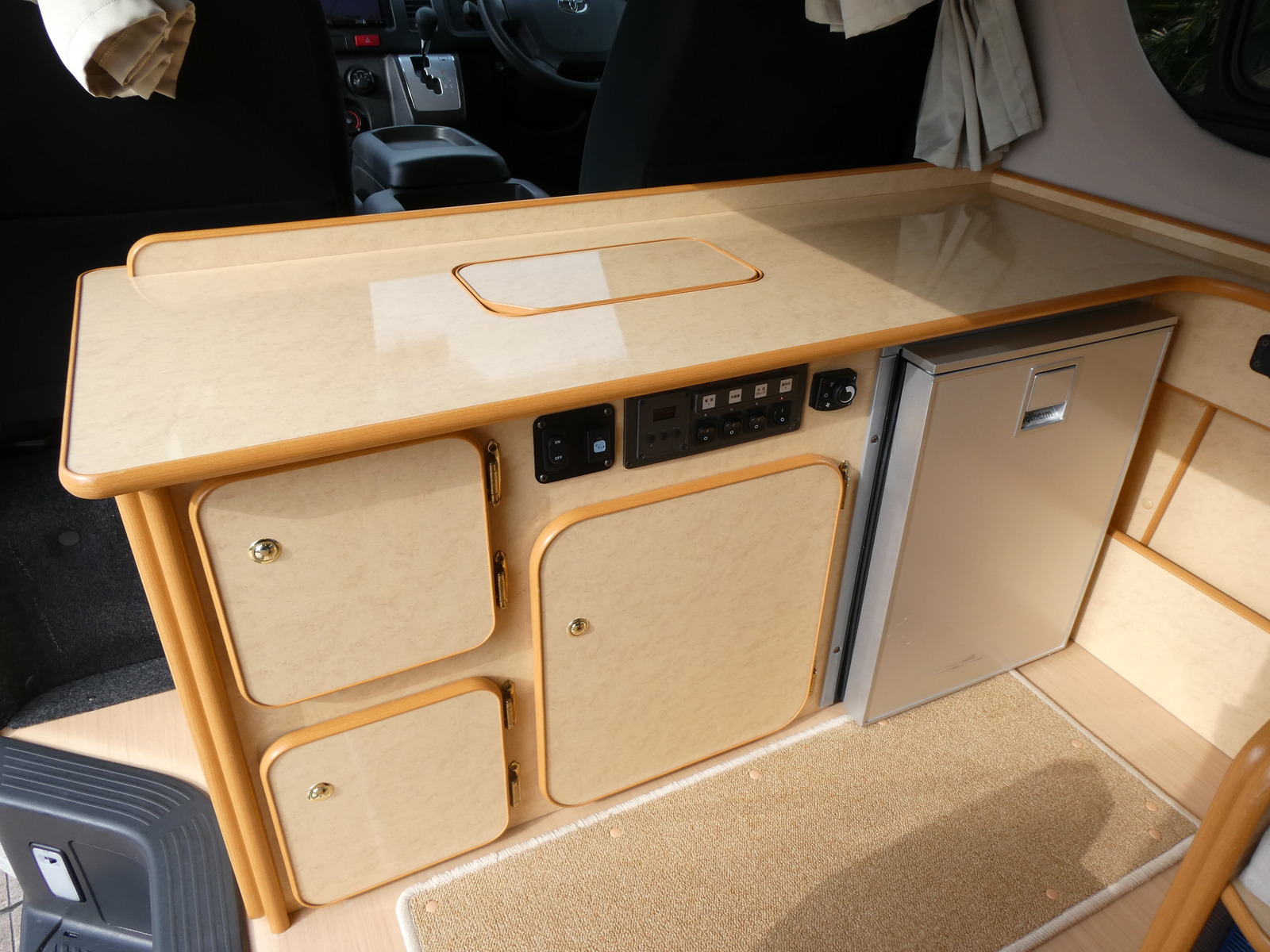 キャンピングカー バンコン FOCS　DSｺﾝﾊﾟｸﾄ　FF　350Wｲﾝﾊﾞｰﾀｰ