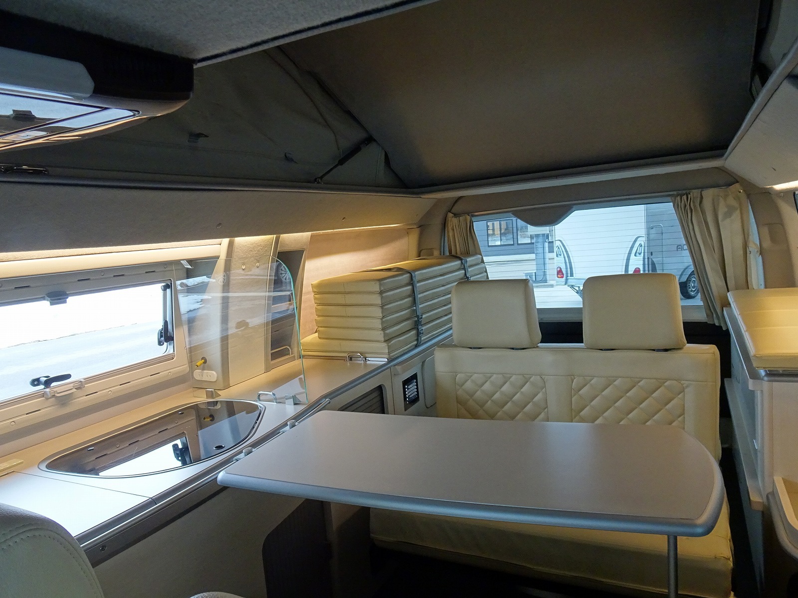 キャンピングカー バンコン ﾊｲｴｰｽ ﾎﾜｲﾄﾊｳｽ ｺﾝﾊﾟｽ 4WD