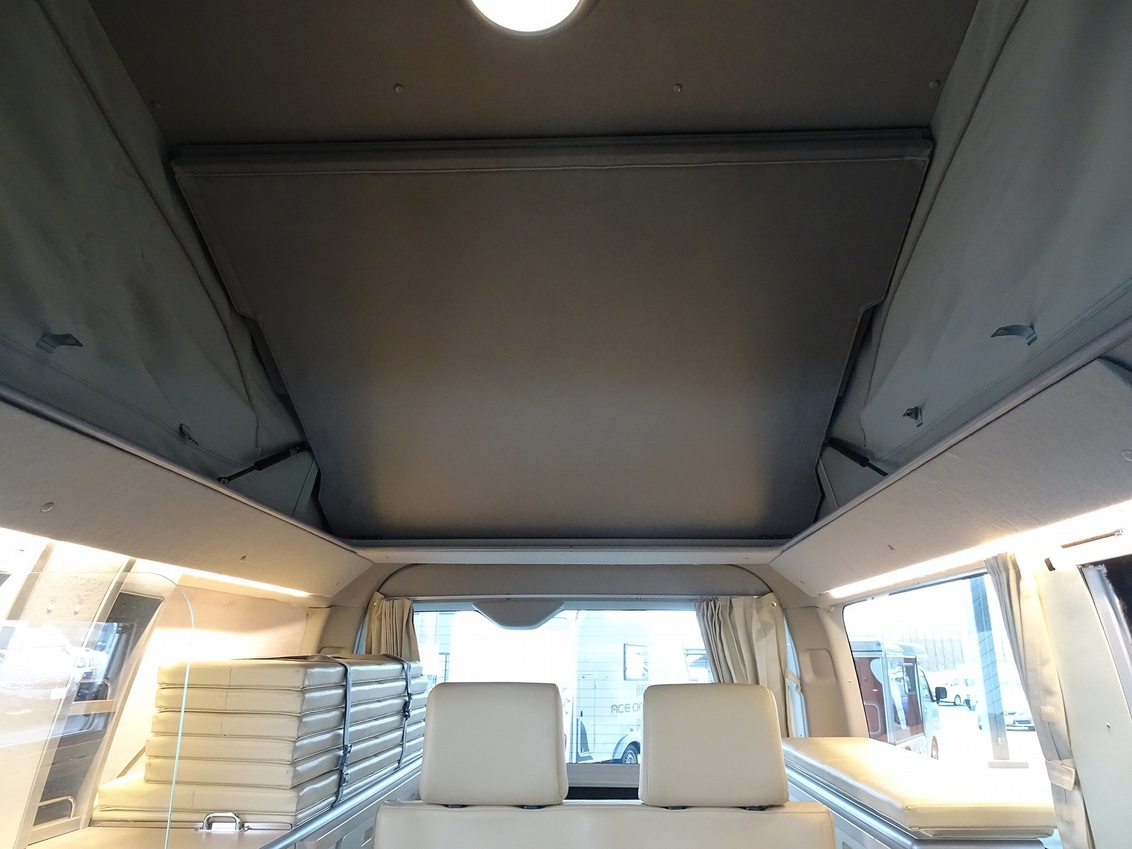 キャンピングカー バンコン ﾊｲｴｰｽ ﾎﾜｲﾄﾊｳｽ ｺﾝﾊﾟｽ 4WD