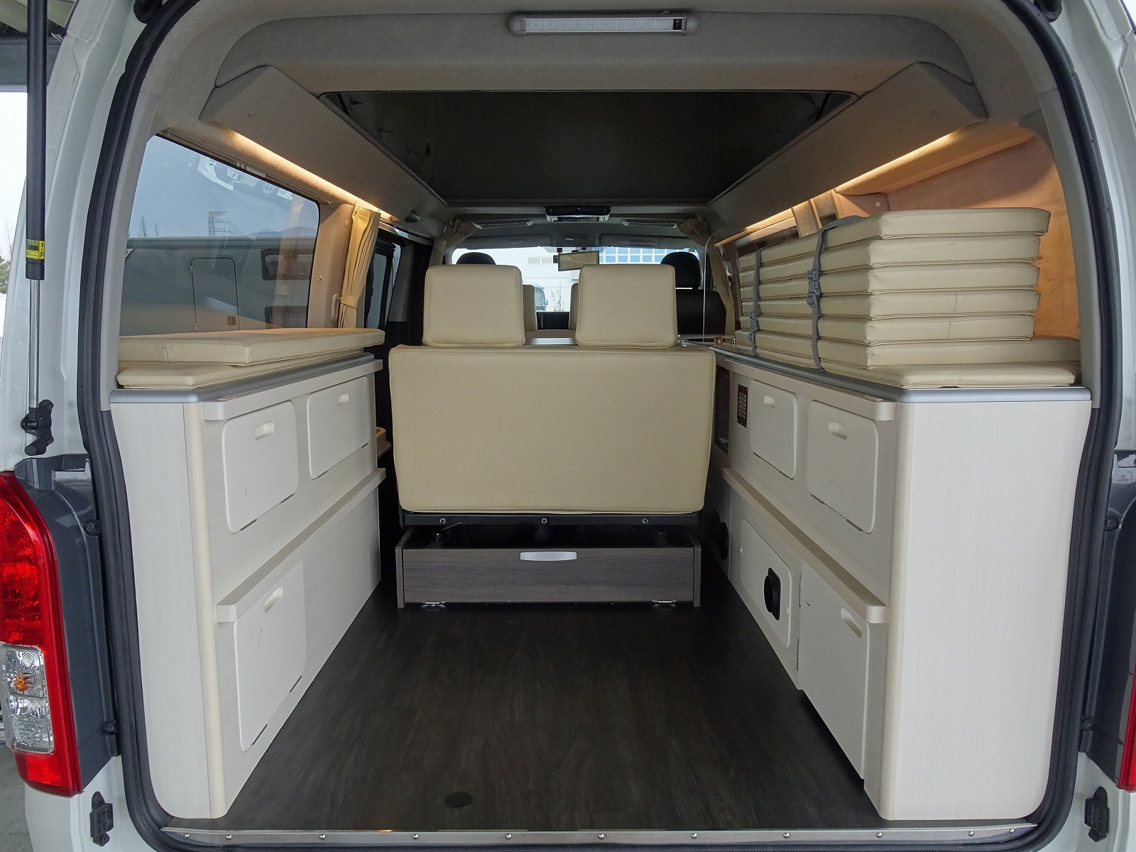 キャンピングカー バンコン ﾊｲｴｰｽ ﾎﾜｲﾄﾊｳｽ ｺﾝﾊﾟｽ 4WD