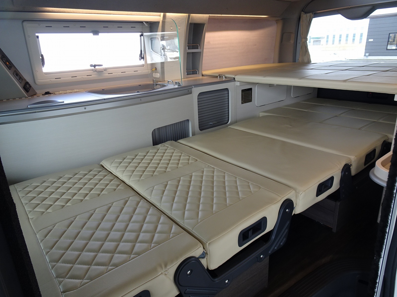 キャンピングカー バンコン ﾊｲｴｰｽ ﾎﾜｲﾄﾊｳｽ ｺﾝﾊﾟｽ 4WD