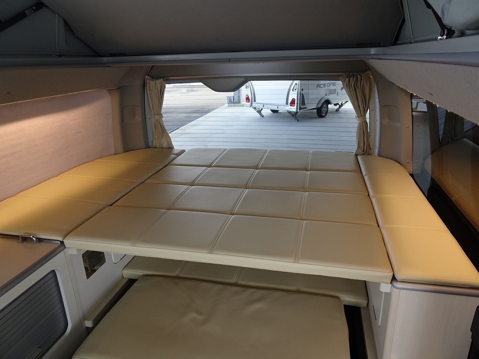 キャンピングカー バンコン ﾊｲｴｰｽ ﾎﾜｲﾄﾊｳｽ ｺﾝﾊﾟｽ 4WD