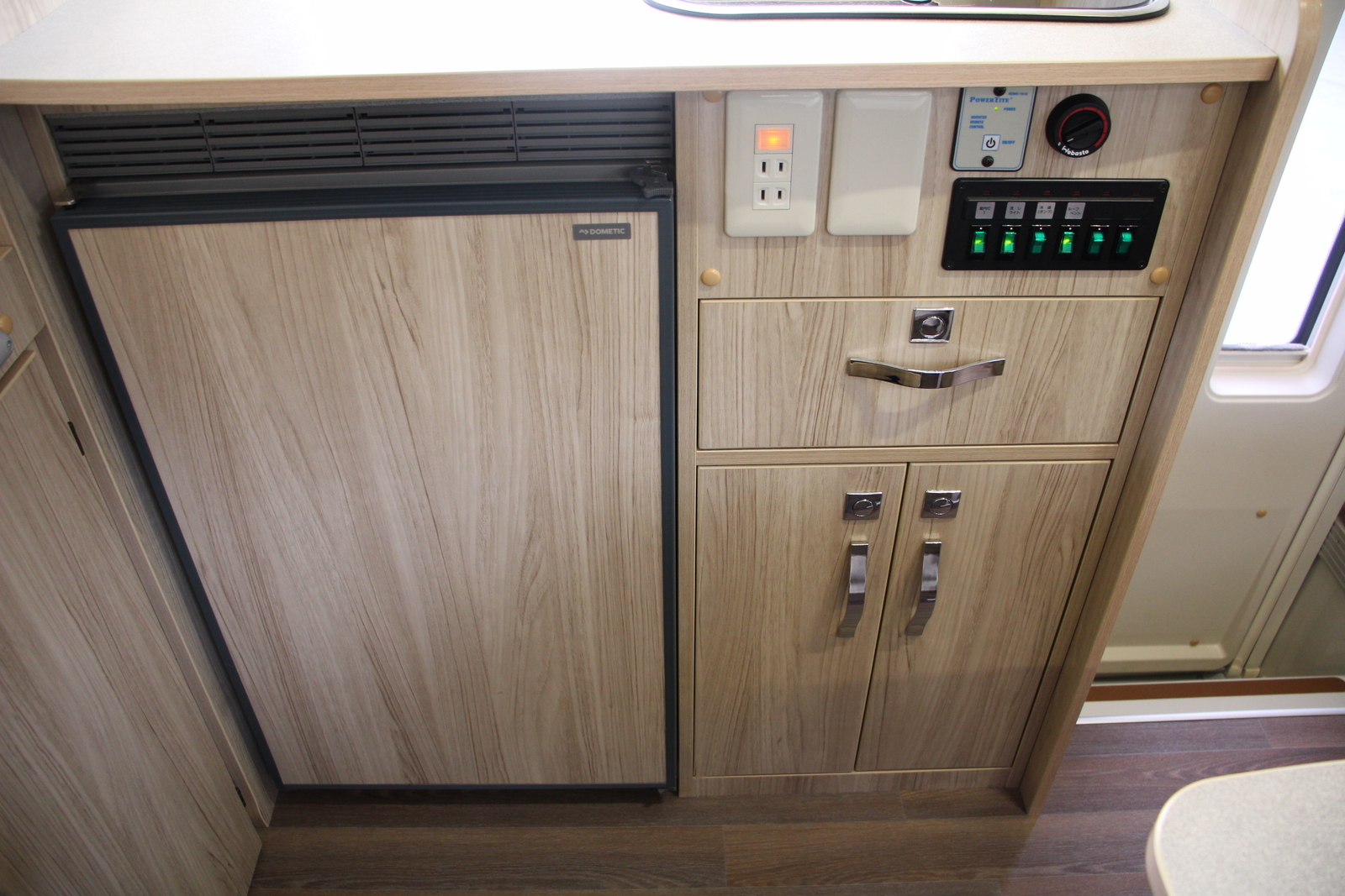 キャンピングカー キャブコン ｶﾑﾛｰﾄﾞ ﾅｯﾂ ｸﾚｿﾝｼﾞｬｰﾆｰX ｴﾎﾞﾗｲﾄ