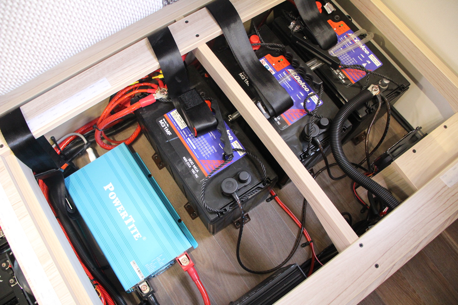 キャンピングカー キャブコン ｶﾑﾛｰﾄﾞ ﾅｯﾂ ｸﾚｿﾝｼﾞｬｰﾆｰX ｴﾎﾞﾗｲﾄ