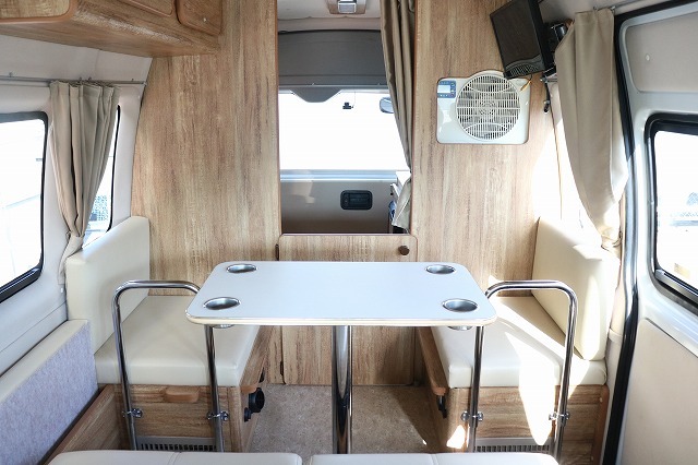 キャンピングカー バンコン ﾊｲｴｰｽ ｵﾘｼﾞﾅﾙ仕様 4WD　FFﾋｰﾀｰ