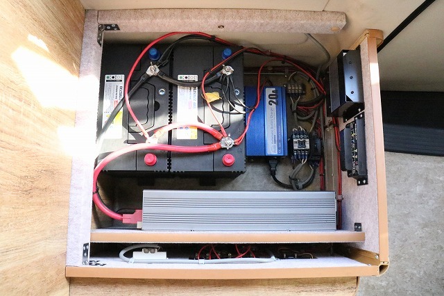 キャンピングカー バンコン ﾊｲｴｰｽ ｵﾘｼﾞﾅﾙ仕様 4WD　FFﾋｰﾀｰ