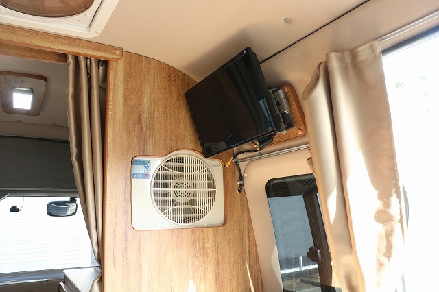 キャンピングカー バンコン ﾊｲｴｰｽ ｵﾘｼﾞﾅﾙ仕様 4WD　FFﾋｰﾀｰ