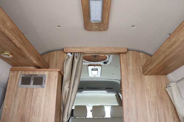 キャンピングカー バンコン ﾊｲｴｰｽ ｵﾘｼﾞﾅﾙ仕様 4WD　FFﾋｰﾀｰ