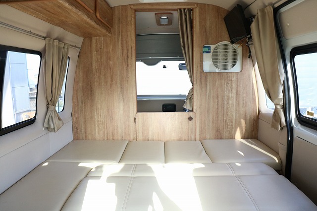 キャンピングカー バンコン ﾊｲｴｰｽ ｵﾘｼﾞﾅﾙ仕様 4WD　FFﾋｰﾀｰ