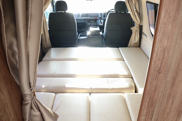 キャンピングカー バンコン ﾊｲｴｰｽ ｵﾘｼﾞﾅﾙ仕様 4WD　FFﾋｰﾀｰ