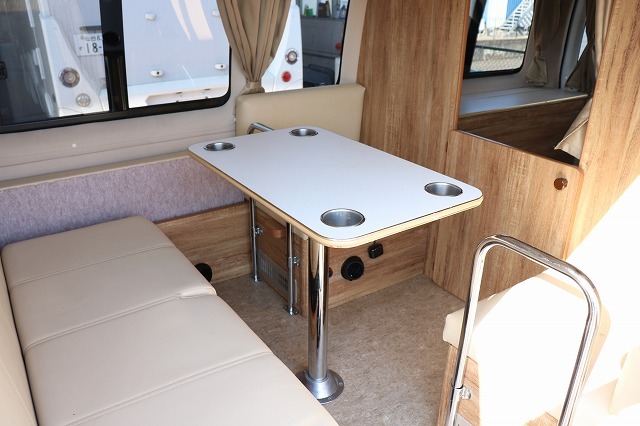 キャンピングカー バンコン ﾊｲｴｰｽ ｵﾘｼﾞﾅﾙ仕様 4WD　FFﾋｰﾀｰ