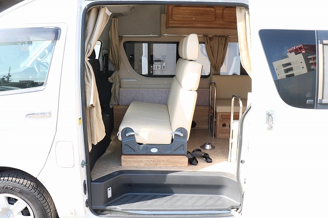 キャンピングカー バンコン ﾊｲｴｰｽ ｵﾘｼﾞﾅﾙ仕様 4WD　FFﾋｰﾀｰ