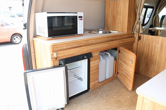 キャンピングカー バンコン ﾊｲｴｰｽ ｵﾘｼﾞﾅﾙ仕様 4WD　FFﾋｰﾀｰ