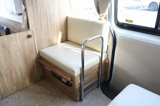 キャンピングカー バンコン ﾊｲｴｰｽ ｵﾘｼﾞﾅﾙ仕様 4WD　FFﾋｰﾀｰ